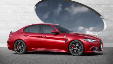 Alfa Romeo Giulia Quadrifoglio Verde - Rouge - Profil droit