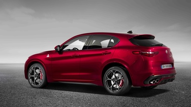 Alfa Romeo Stelvio QV rouge 3/4 arrière gauche