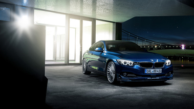 Alpina B4 Biturbo - bleue - 3/4 avant droit