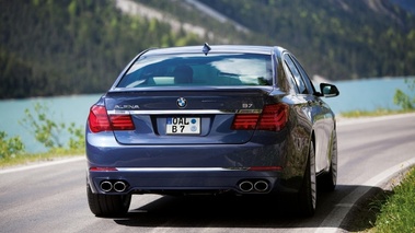 Alpina B7 2012 - bleue - arrière droit, dynamique