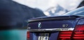 Alpina B7 2012 - bleue - détail, coffre+logos