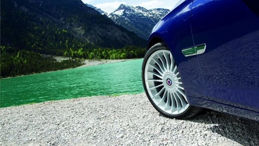 Alpina B7 2012 - bleue - détail, roue + aile avant gauche