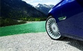 Alpina B7 2012 - bleue - détail, roue + aile avant gauche