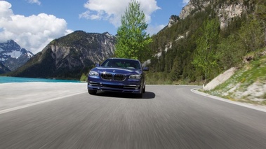  Alpina B7 2012 - bleue - face avant, dynamique