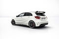 Mercedes A45 AMG blanc 3/4 arrière gauche