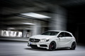 Mercedes A45 AMG - blanche - 3/4 avant droit dynamique