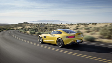 Mercedes AMG GT S - Jaune - 3/4 arrière gauche dynamique