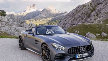 Mercedes AMG GTc anthracite mate 3/4 avant droit