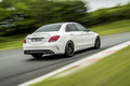 Mercedes-Benz AMG C63 - blanche - 3/4 arrière droit dynamique