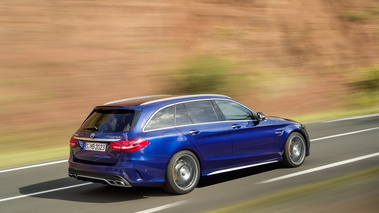 Mercedes-Benz AMG C63 S break - bleu - 3/4 arrière droit dynamique