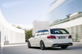 Mercedes-Benz E63 AMG 2013 break - blanc - 3/4 arrière gauche dynamique