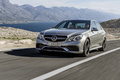 Mercedes-Benz E63 AMG 2013- grise - 3/4 avant gauche dynamique