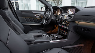 Mercedes-Benz E63 AMG 2013- grise - habitacle 2