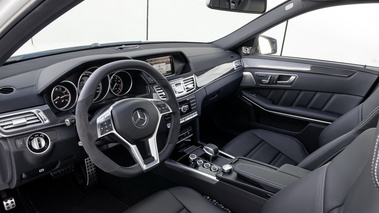 Mercedes-Benz E63 AMG 2013- grise - habitacle 3