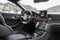 Mercedes CLA 45 AMG Shooting Brake gris intérieur