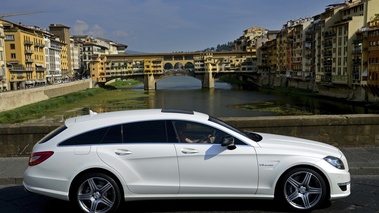 Mercedes CLS 63 AMG Shooting Brake blanc profil