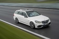 Mercedes E63 AMG S Estate blanc 3/4 avant droit travelling