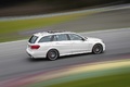 Mercedes E63 AMG S Estate blanc profil travelling