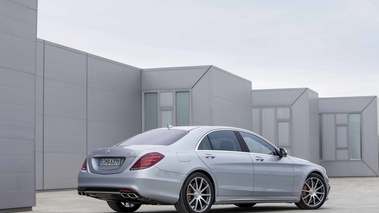 Mercedes S63 AMG gris 3/4 arrière droit