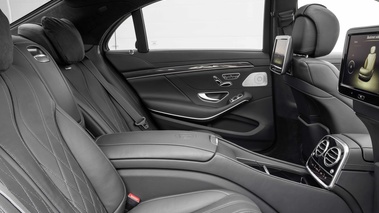 Mercedes S63 AMG gris places arrière