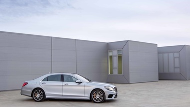 Mercedes S63 AMG gris profil