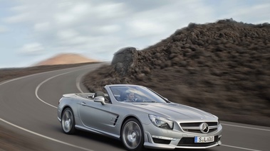 Mercedes SL63 AMG gris mate 3/4 avant droit travelling 2