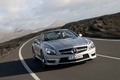 Mercedes SL63 AMG gris mate 3/4 avant droit travelling penché