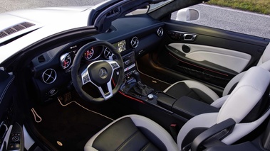 Mercedes SLK 55 AMG blanc intérieur