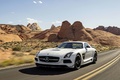 Mercedes SLS AMG Black Series blanc 3/4 avant gauche travelling 2