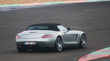 Mercedes SLS AMG Roadster anthracite satiné/mate 3/4 arrière droit filé vue de haut 2