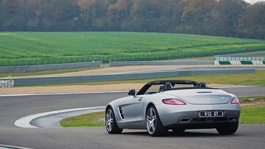 Mercedes SLS AMG Roadster anthracite satiné/mate 3/4 arrière gauche