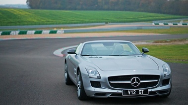 Mercedes SLS AMG Roadster anthracite satiné/mate 3/4 avant droit