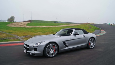 Mercedes SLS AMG Roadster anthracite satiné/mate 3/4 avant gauche travelling 2