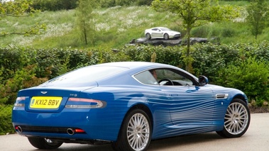 Aston Martin DB9 1M - bleue - 3/4 arrière droit 2