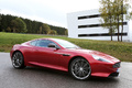 Aston Martin DB9 rouge 3/4 avant droit