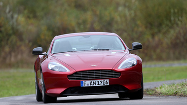 Aston Martin DB9 rouge face avant 2