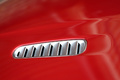 Aston Martin DB9 rouge louvres capot