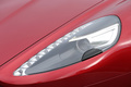 Aston Martin DB9 rouge phare avant