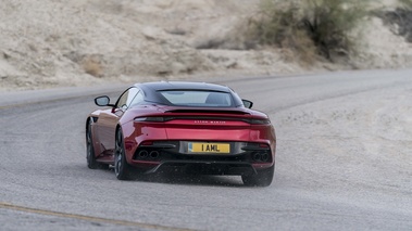 Aston Martin DBS Superleggera rouge/noir 3/4 arrière gauche 2