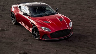 Aston Martin DBS Superleggera rouge/noir 3/4 avant droit vue de haut