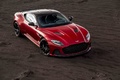 Aston Martin DBS Superleggera rouge/noir 3/4 avant droit vue de haut