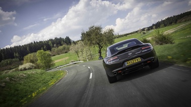 Aston Martin Rapide S gris face arrière travelling penché 2