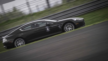 Aston Martin Rapide S gris filé penché