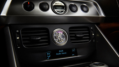 Aston Martin Thunderbolt Henrik Fisker - Grise - Habitacle, détail console centrale
