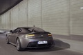 Aston Martin V12 Vantage anthracite 3/4 arrière gauche travelling