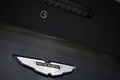Aston Martin V12 Vantage anthracite logo coffre