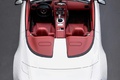 Aston Martin V12 Vantage Roadster blanc face arrière vue de haut debout