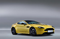 Aston Martin V12 Vantage S jaune 3/4 avant droit 2