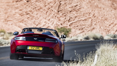 Aston Martin V12 Vantage S Roadster - rouge - face arrière