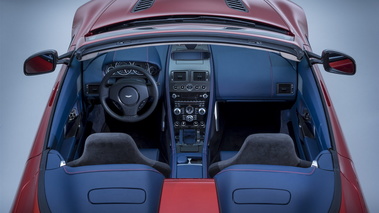 Aston Martin V12 Vantage S Roadster - rouge - habitacle